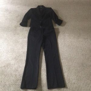 Black women’s Express pant suit